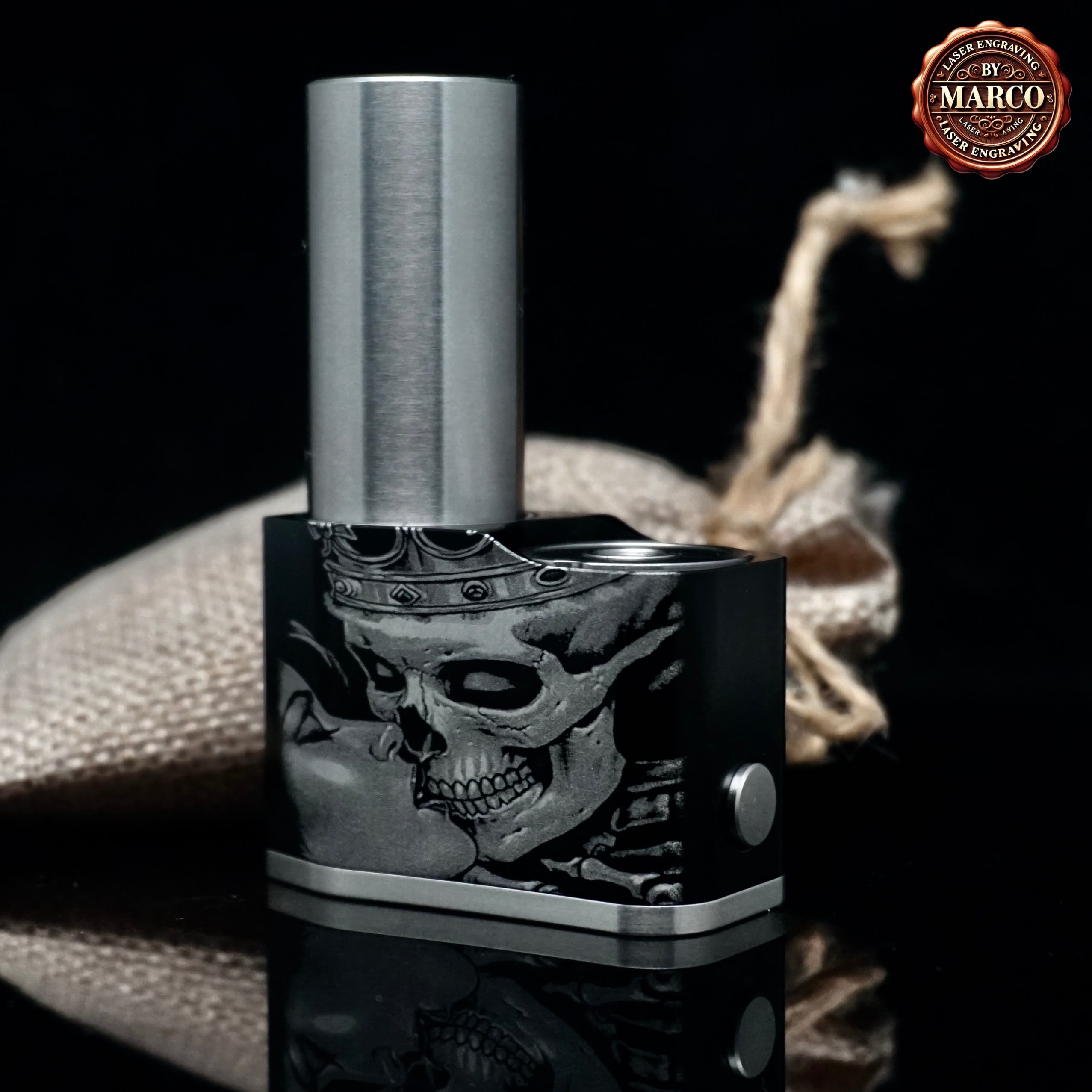 Emira 60 Watt. Box“Kiss of Death” ArtBox By Marco 2 Empira ArtBox vista superiore con tasto inciso