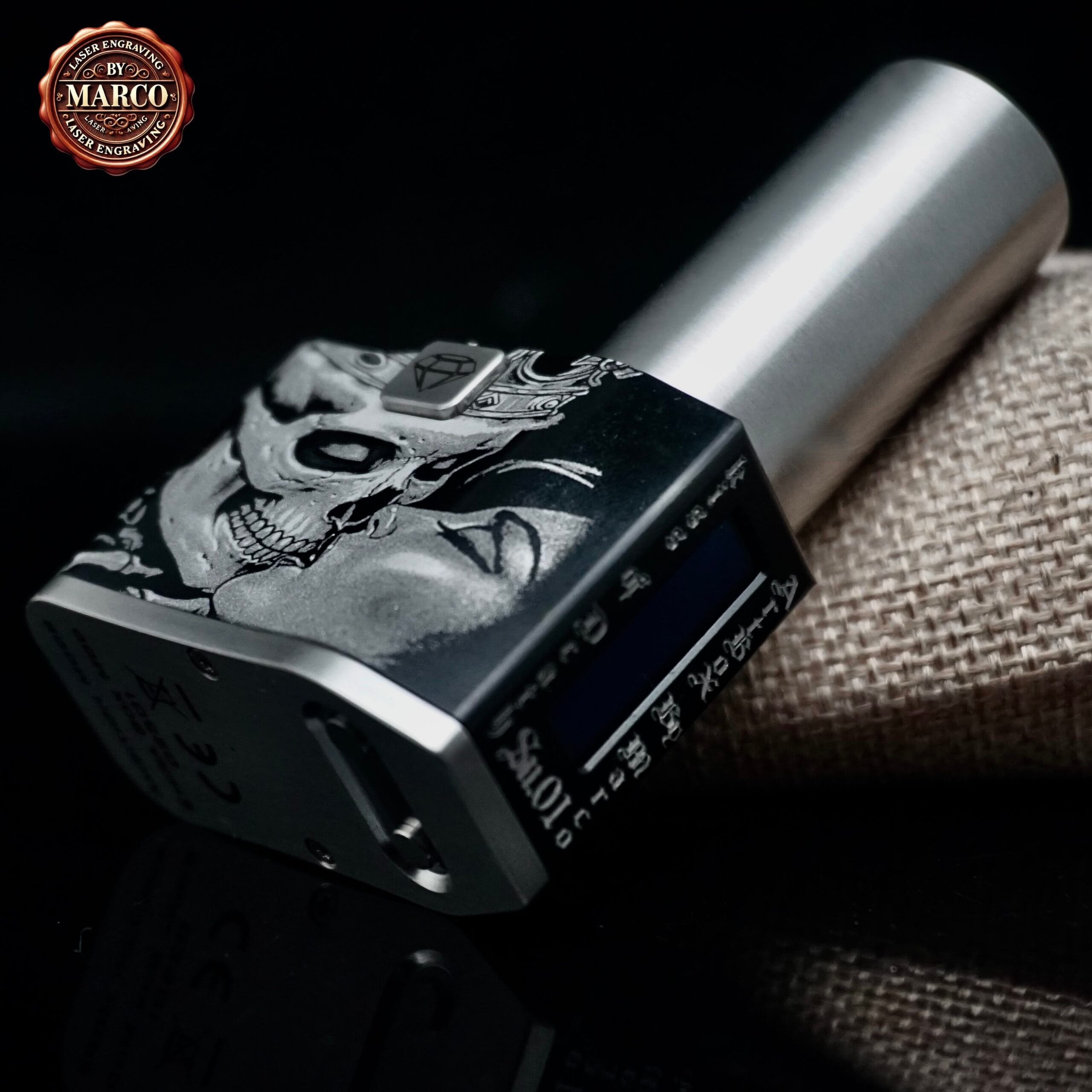 Emira 60 Watt. Box“Kiss of Death” ArtBox By Marco 4 Empira ArtBox dettaglio teschio e volto incisione profonda