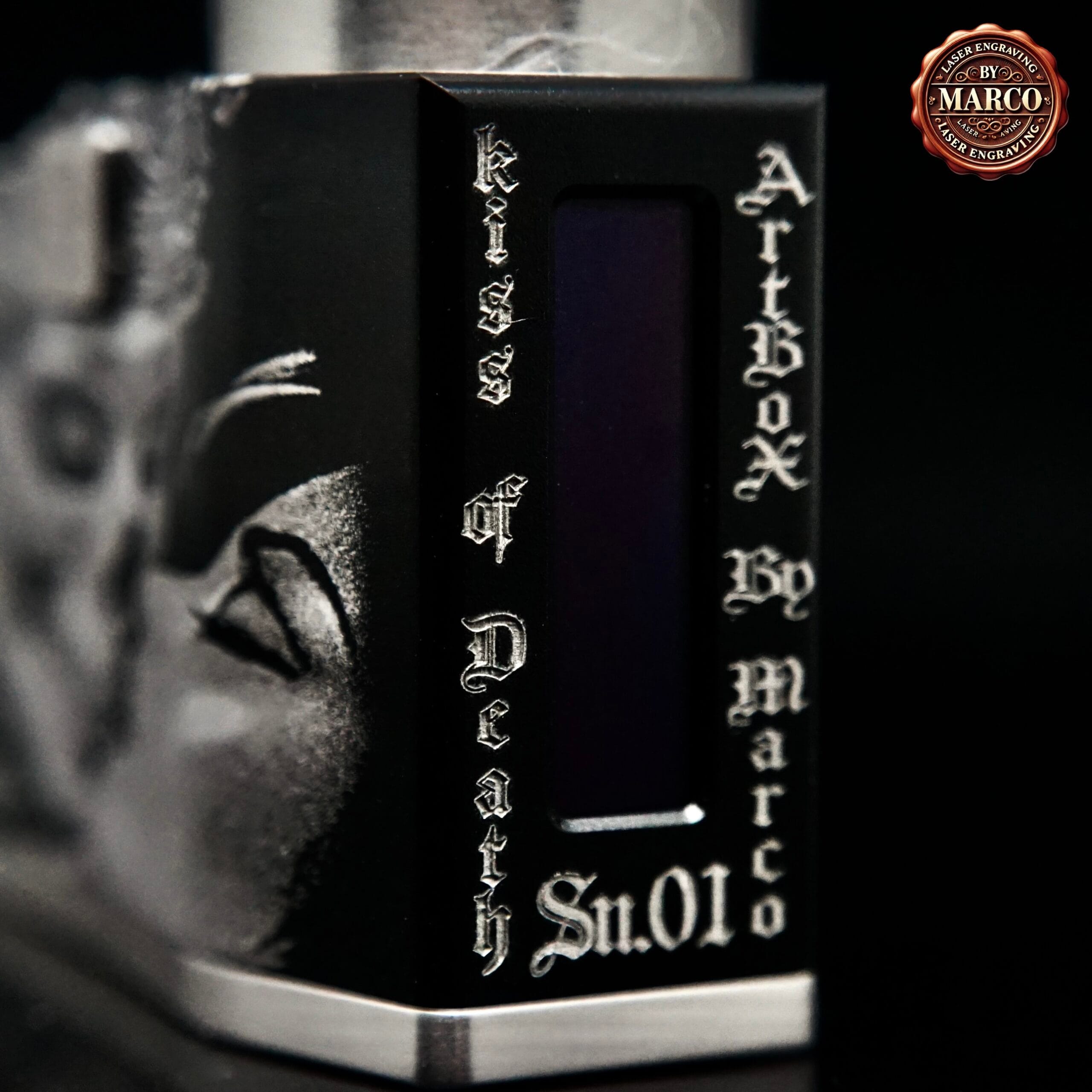 Emira 60 Watt. Box“Kiss of Death” ArtBox By Marco 3 Empira ArtBox Sn.01 scritta gotica ArtBox By Marco