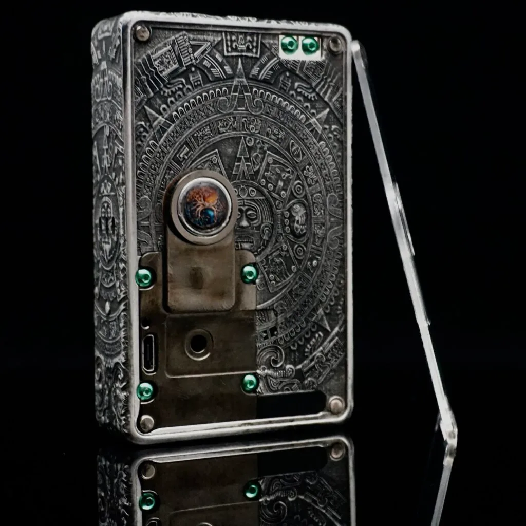 Billet Box incisione decorativa su Billet Box dettaglio macro