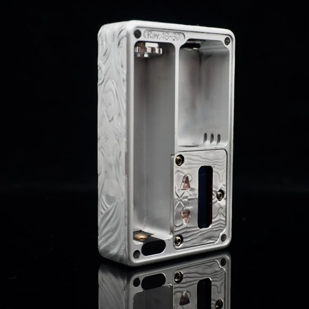 Museo Billet Box texture incisa su box svapo lavorata a mano