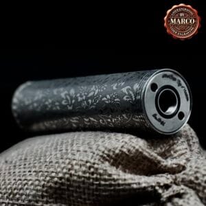 Dettaglio incisione laser Minister IV Floralis Noir texture ornamentale