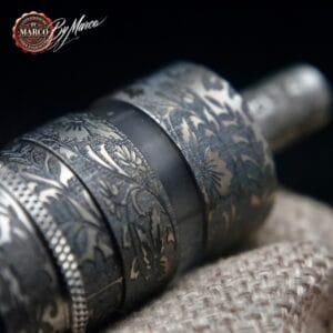 Anello decorato con motivi floreali