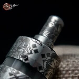 FeV aftermarket inciso laser ArtBox By Marco, profilo su fondo nero con riflesso