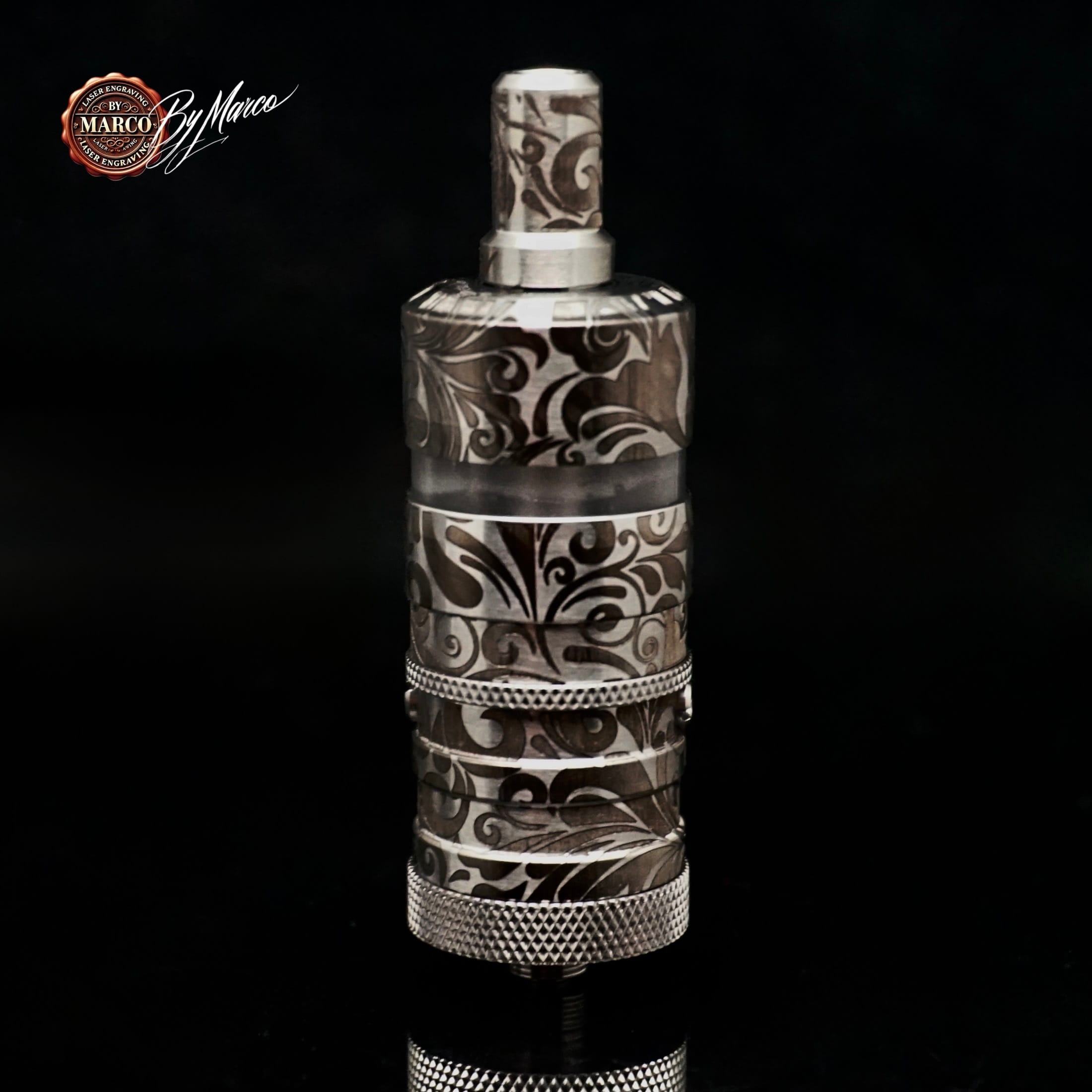 Atomizzatore FeV 4.5S+ “EMIRA” – Baroque Mirror ArtBox By Marco aftermarket 2 “Macro texture e contrasti incisione FeV 4.5S+ EMIRA – ArtBox By Marco”