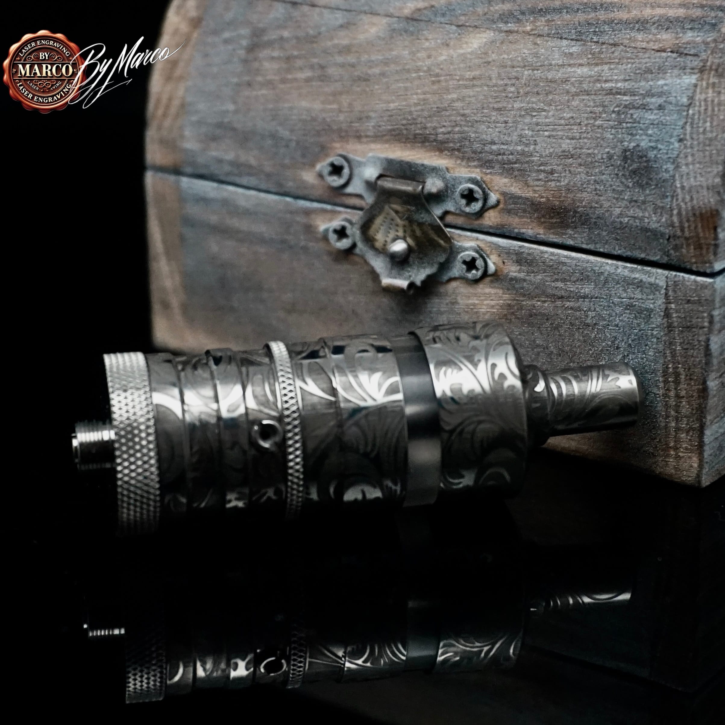 Atomizzatore FeV 4.5S Arabesque Noir – ArtBox By Marco Sn.#01 Aftermarket 6 FeV 4.5S Sn.#01 ArtBox By Marco fotografia prodotto su sfondo nero