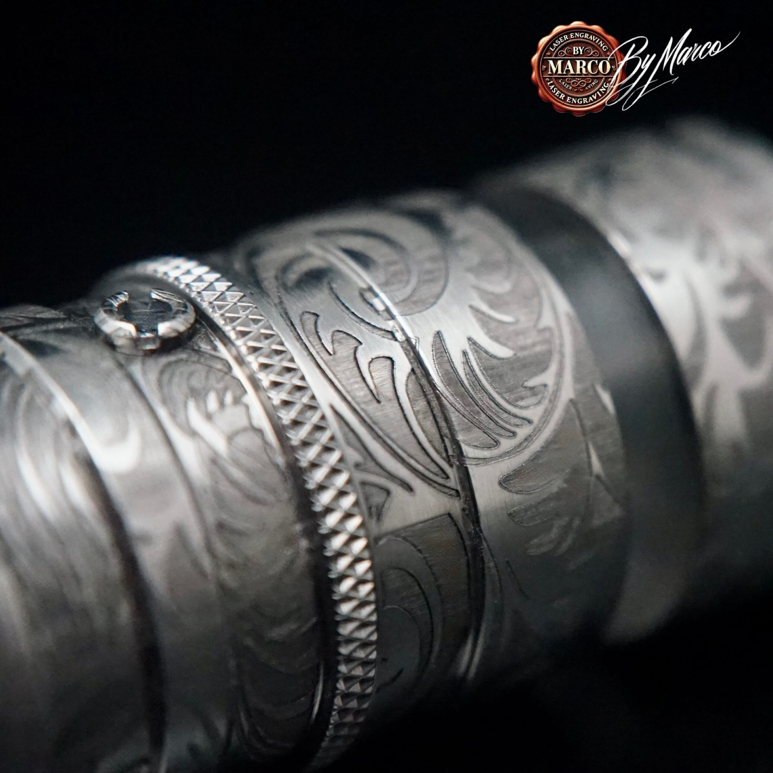 Atomizzatore FeV 4.5S Arabesque Noir – ArtBox By Marco Sn.#01 Aftermarket 5 Particolare texture incisa su FeV 4.5S ArtBox By Marco