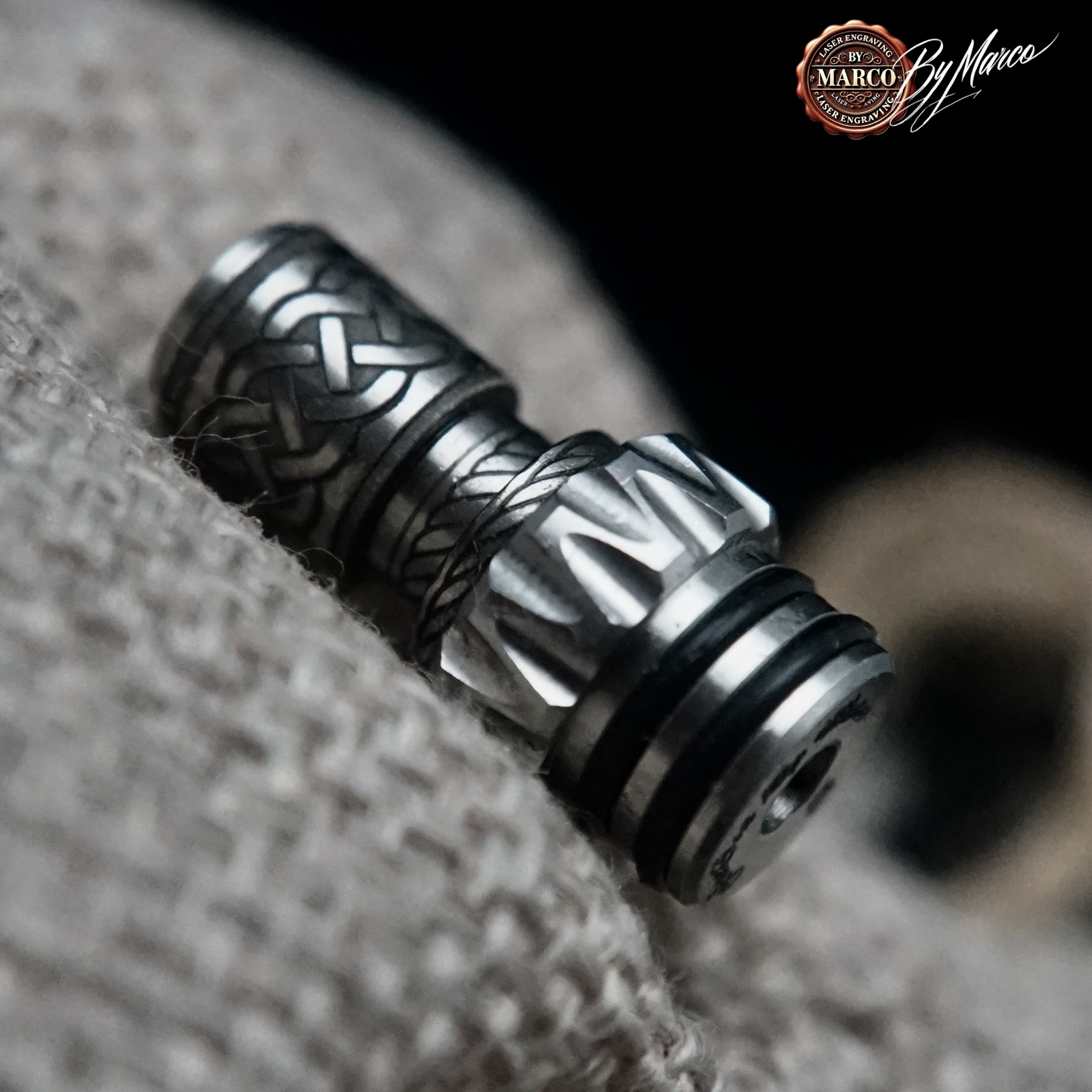 Drip Tip ULTON V2 N°31 Celtic Engraving | ArtBox By Marco 5 Drip Tip ULTON V2 N°31 Celtic Engraving | ArtBox By Marco - immagine 5