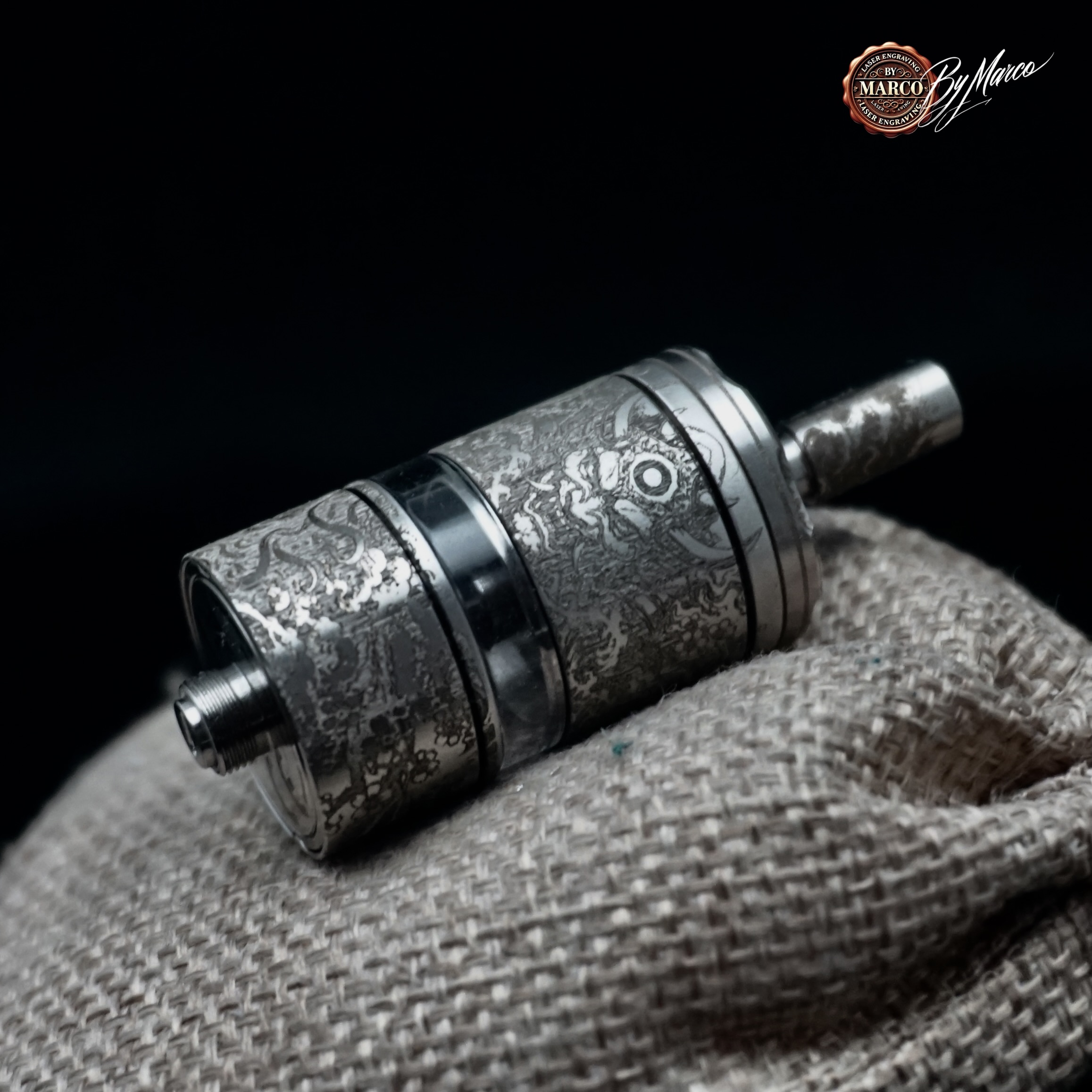 MUTED RTA “ONI” ArtBox By Marco – Full Engraved Limited Edition 1/1 2 MUTED RTA “ONI” ArtBox By Marco – Full Engraved Limited Edition 1/1 - immagine 2