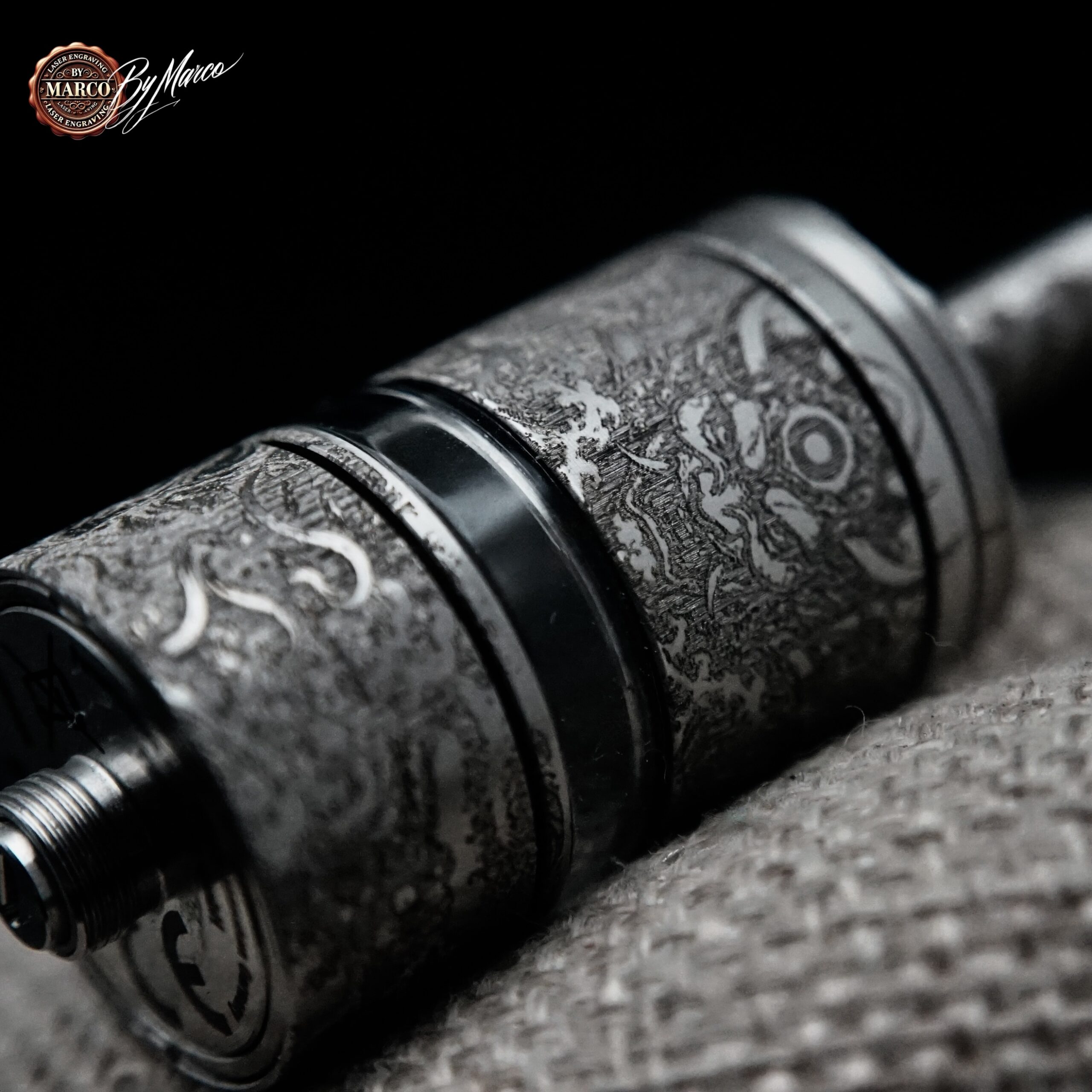 MUTED RTA “ONI” ArtBox By Marco – Full Engraved Limited Edition 1/1 9 Drip tip inciso coordinato MUTED ONI ArtBox By Marco
