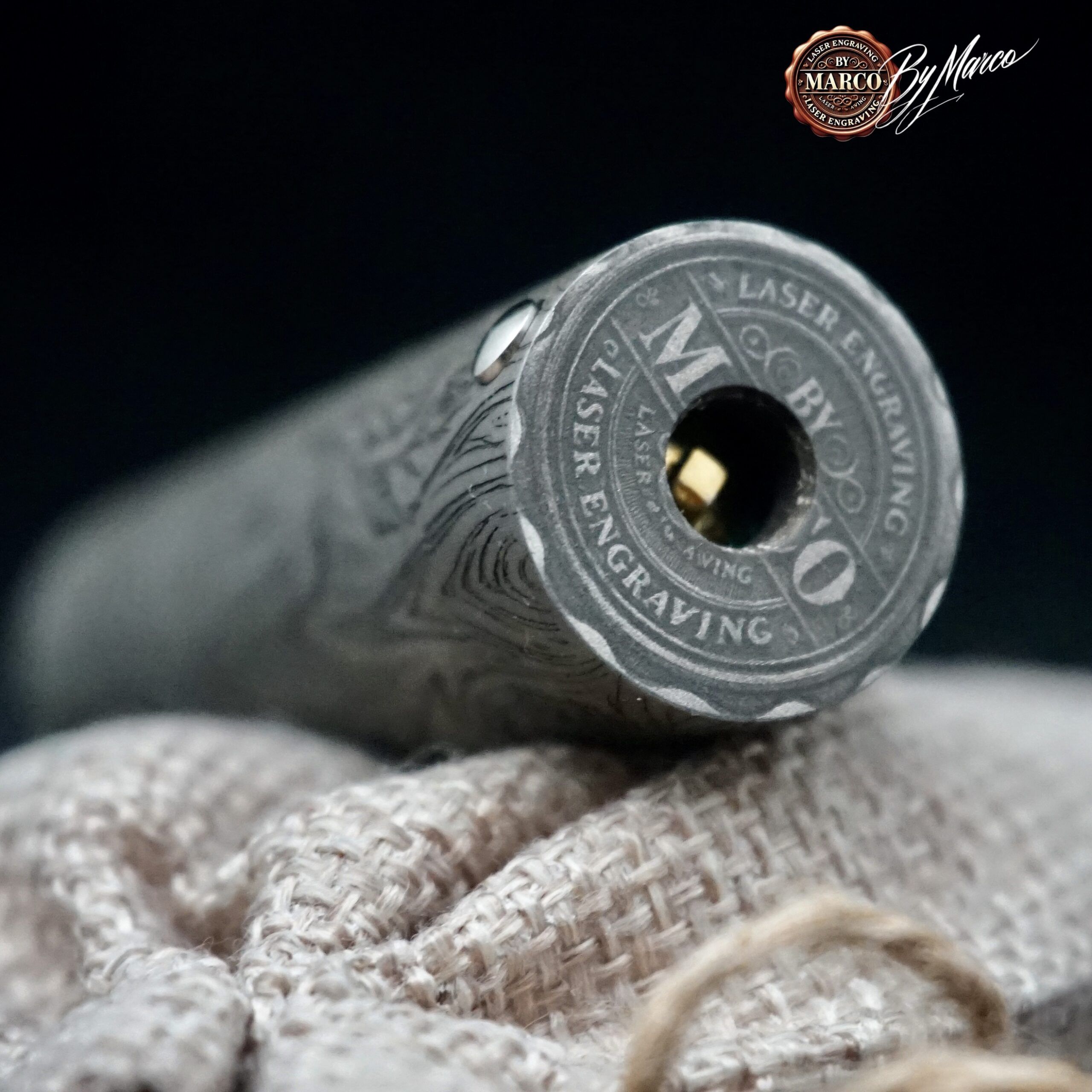 Rosewood Bloom ArtBox Mechanical Mod with Chip 22 mm Lo Atty Style 5 Mechanical Mod 22 mm Rosewood Bloom con trattamento effetto corteccia